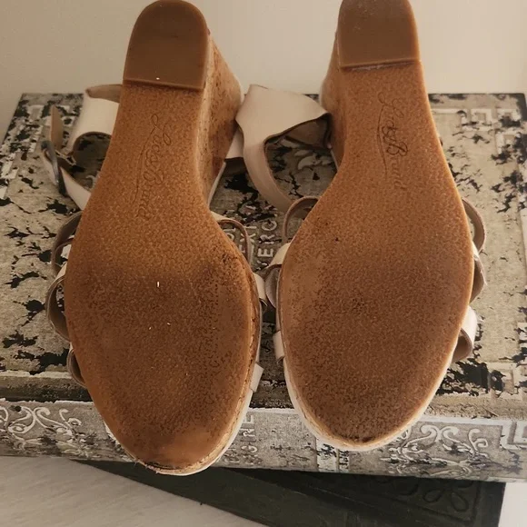 Lucky Brand Women's Cream Wedge Sandals - Picture 7 of 8